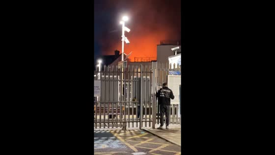 Massive shop fire breaks out prompting major emergency response in Forest Hill, London, UK