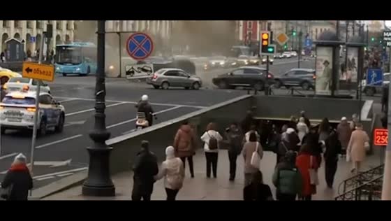 Audi flips after running red light in multi-car crash in St. Petersburg, Russia
