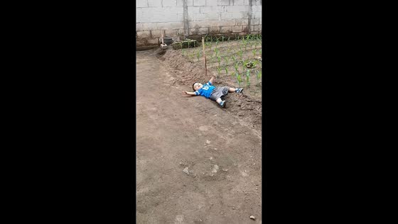Toddler calls for help after tripping while playing in Guatemala