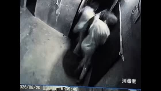 People crash into wall and pile up during escape room in Xinjiang, China