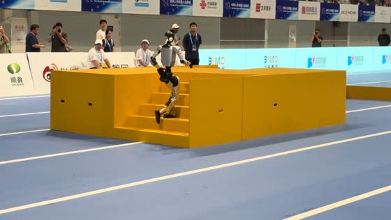 Humanoid robot completes sports challenge in Beijing, China