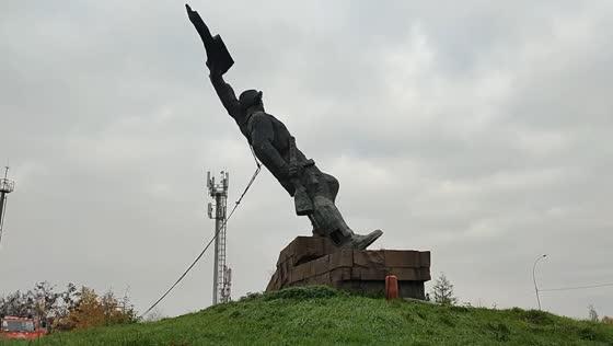 Soviet-era monument dismantled near border in Uzhhorod, Ukraine