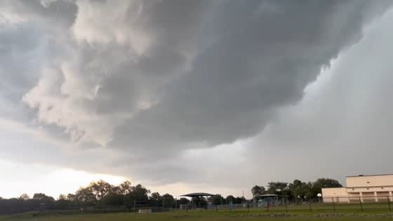 Massive shelf cloud rolls over Georgetown as thunderstorms sweep through Central Texas