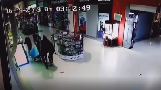 Daring heist in Tambov: masked robbers steal ATM worth millions in swift operation