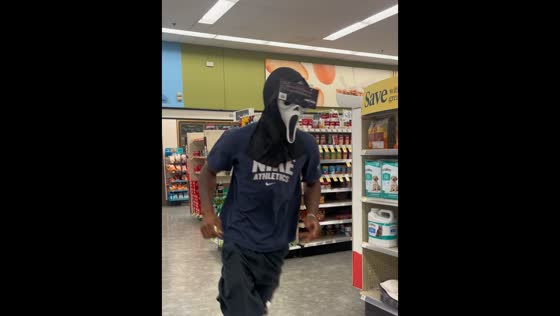 Toddler startled by dad’s Scream mask prank in Clarksville, Indiana, USA