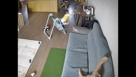 Father slips while rushing to help child and knocks over highchair in Beijing, China