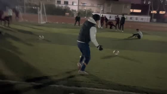 Dizzy football trick ends in a goal in Henan, China