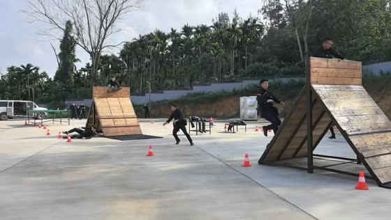 Police officer falls during obstacle course training in Guangxi, China