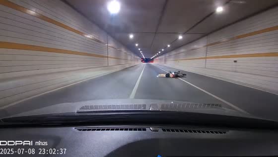 Motorcycle accident inside tunnel caught on dashcam in Guangdong, China