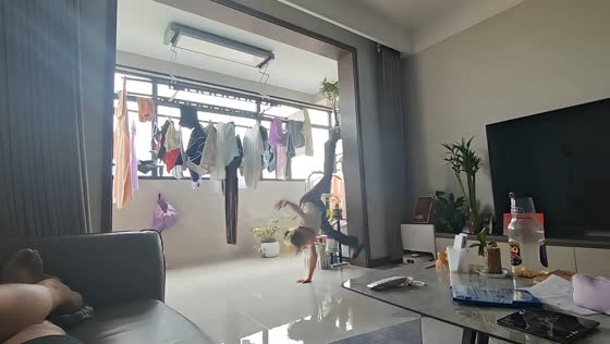 Girl's somersault ends with broken plant pot in Henan, China