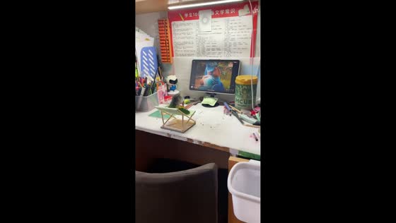 Parrot eats snacks while watching movie in Sichuan, China