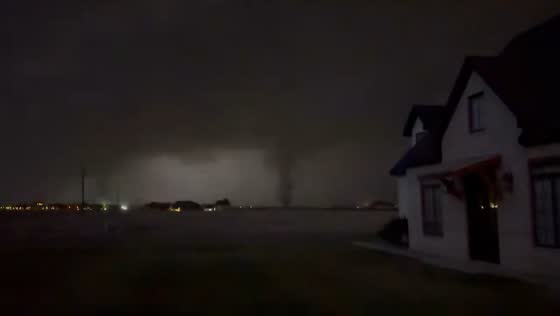 Landspout forms beneath severe thunderstorm in Shallowater, Texas, USA