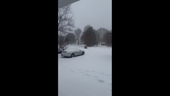 Rapid snowfall buries cars during powerful winter storm in North Carolina, USA