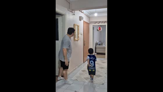 Toddler scores impressive indoor football goal with dad in Istanbul, Turkey