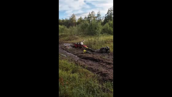 Motorcycle gets stuck in thick mud in Sundsvall, Sweden