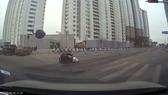 Motorcyclist slips and falls twice in Guangxi, China