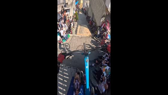 Cyclist narrowly avoids crash on a car in Pachuca, Hidalgo, Mexico