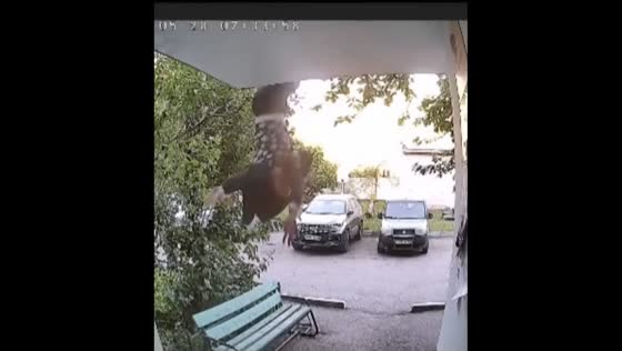 Drunk man falls from third floor and roars before walking away in Salavat, Russia