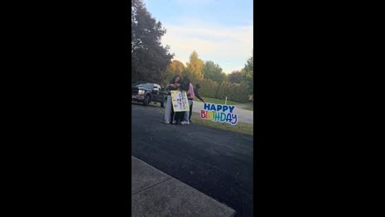 Emotional birthday surprise reunites mother with children in Pennsylvania, USA