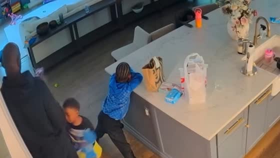 Child’s unexpected punch causes funny mishap in Atlanta, Georgia, USA