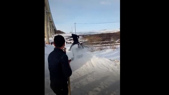 Snow tubing mishap in Jilin Province captured on video