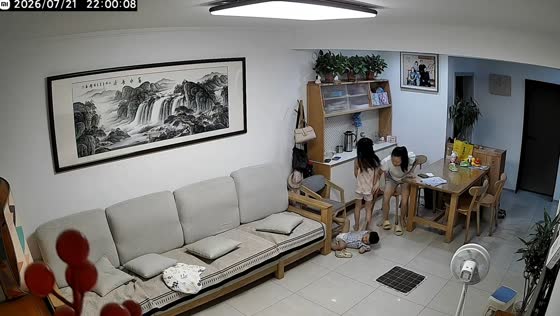 Child falls from chair and injures arm at home in Henan, China