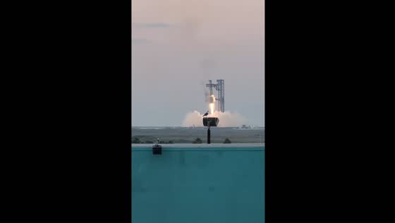 Successful landing of SpaceX's super heavy booster in Texas