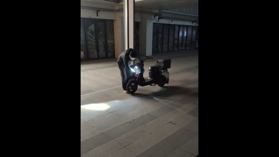 Electric motorcycle suddenly accelerates while being repaired in Shandong, China