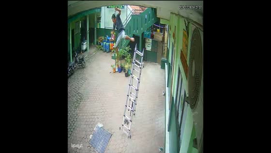 Man loses balance and falls from ladder in West Bandung, Indonesia