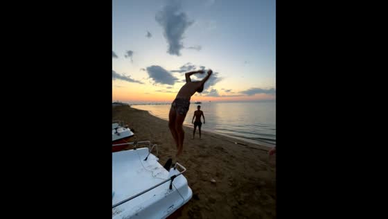 Man’s failed backflip attempt from boat in Lignano Sabbiadoro, Italy
