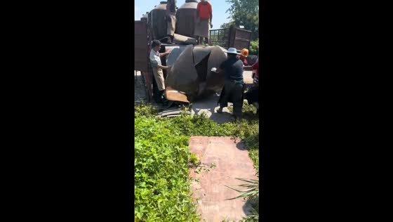 Giant jar mishap in Sichuan, China
