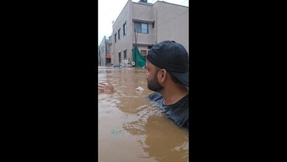 Man records neck-deep flooding after Auranga River overflows in Valsad, India