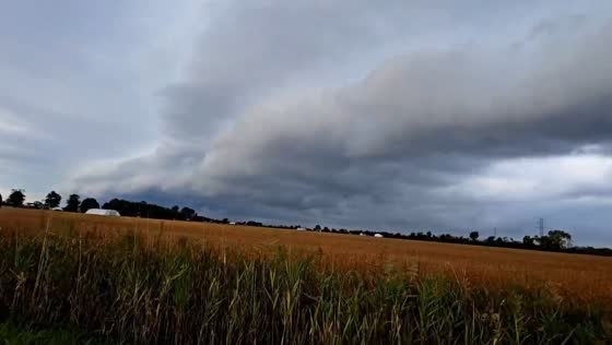 Time-lapse captures shelf cloud passing through Windsor, Ontario