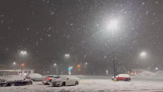 Heavy nighttime snowfall rapidly blankets Kalamazoo streets in Michigan, USA