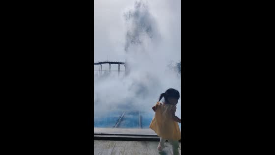 Child startled by log flume splash at amusement park in Henan, China