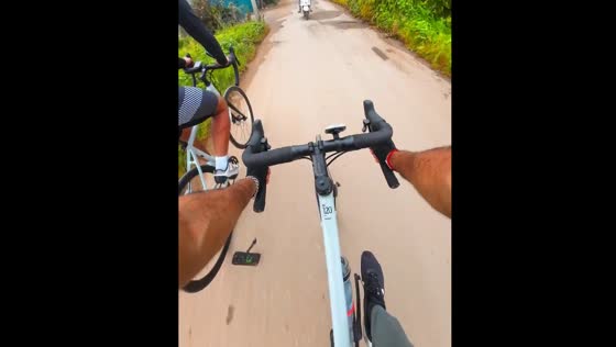 Phone falls from bike holder while riding in Bengaluru, Karnataka, India