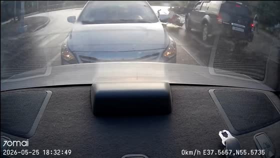 Delivery rider struck by car at pedestrian crossing in Moscow, Russia