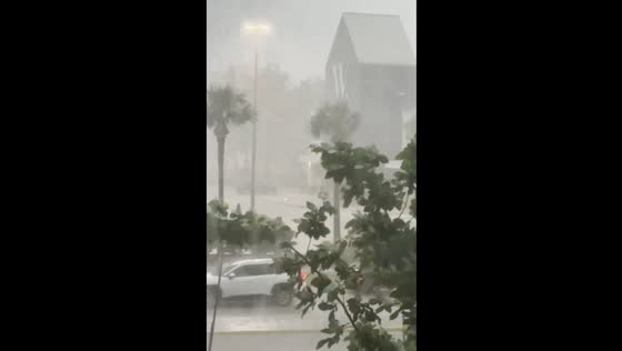 Severe thunderstorm hits Houston: 76 mph winds batter Uptown
