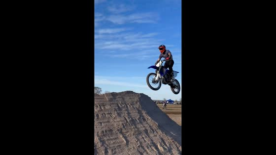 Motocross rider falls after losing balance on dirt jump in Villa Mercedes, Argentina