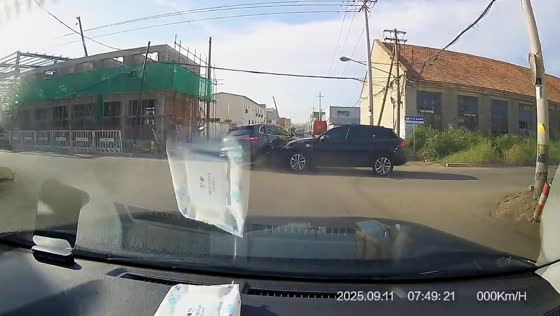 SUV strikes sedan during intersection crash in Shandong, China