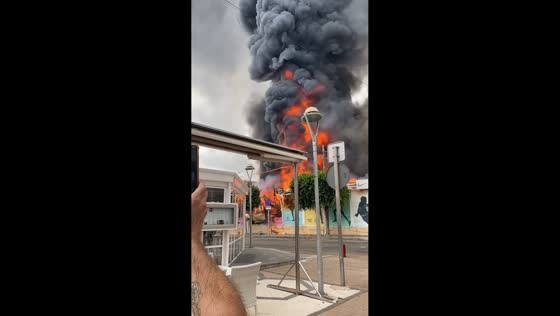 Commercial building fire sends thick black smoke over Can Picafort, Spain