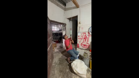 Man falls after makeshift hanging scale breaks in Chiquimula, Guatemala