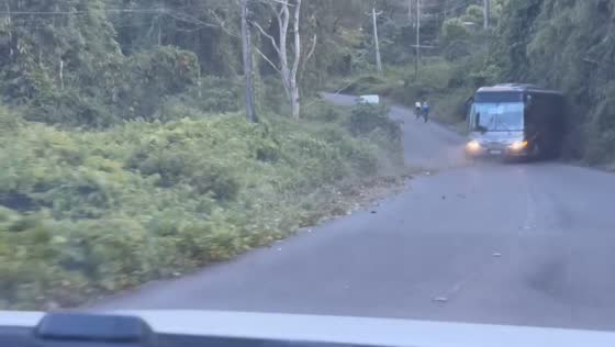 Shuttle bus plunges into ravine, four injured in Morong, Bataan, Philippines