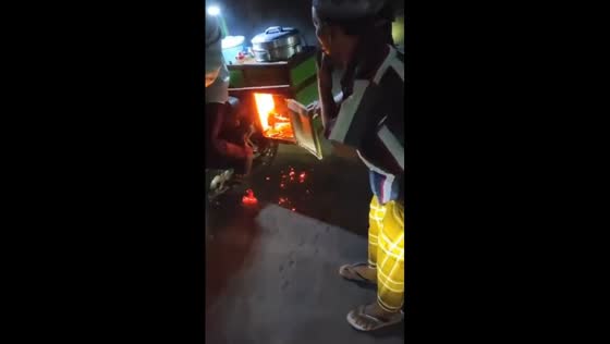 Mobile food vendor's cart catches fire, bystanders help to put out the fire