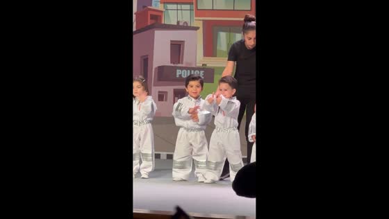 Little astronaut spots mom during school performance in Beirut, Lebanon