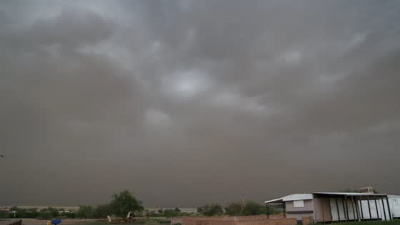 Massive haboob engulfs Phoenix as powerful winds and blinding dust hit Arizona, USA
