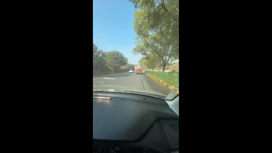 Driver turns roadside watering into an impromptu car wash in Gurgaon, India