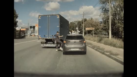 Gazelle driver attacks woman in Shcherbinka after road dispute