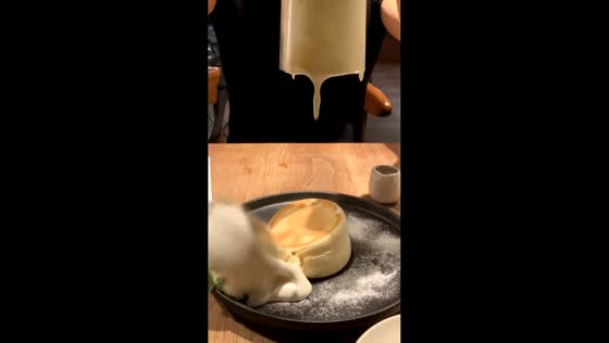 Soufflé pancake collapse caught on camera in Tung Chung, Hong Kong