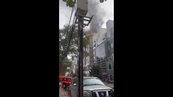 Rooftop fire prompts emergency response in Williamsburg, New York